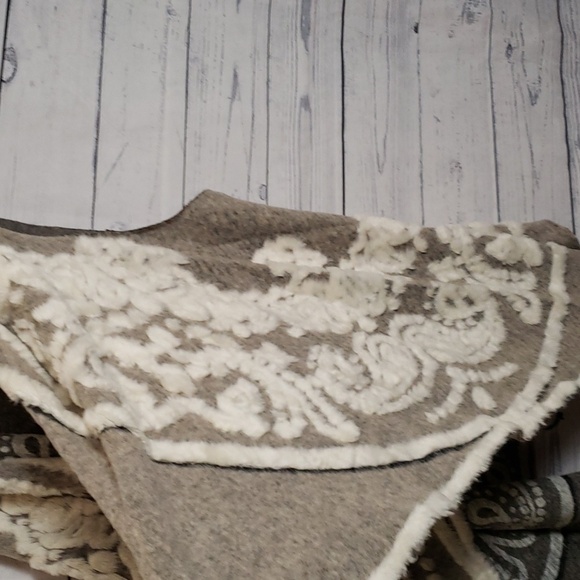 Angela Mara wool Sleeveless cardigan - Picture 4 of 6